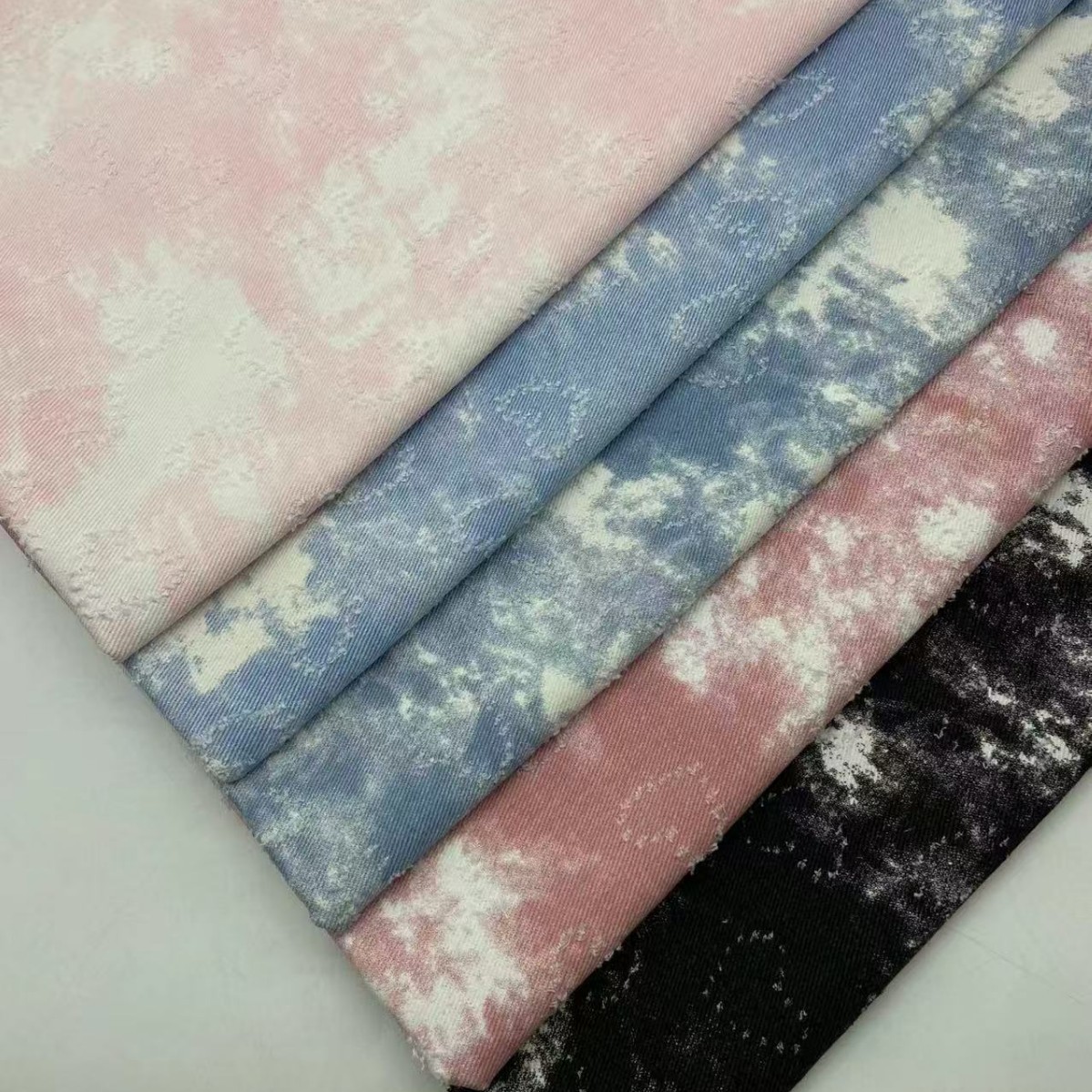 Sewing Tie Dye - Tela teñida anudada de nubes blancas